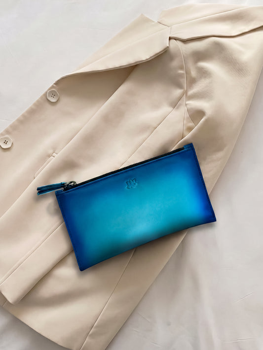 Handmade women’s leather wallet in vegetable-tanned leather with hand-dyed patina finish and dual zip compartments